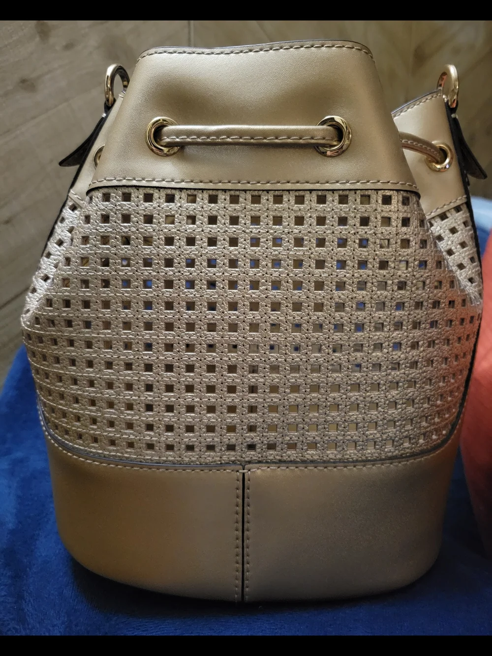Michael Kors Devon Medium Drawstring Bucket Bag In Metallic Gold